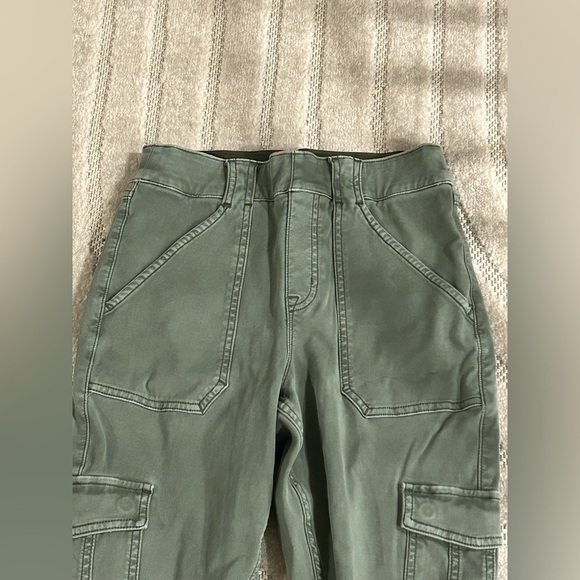 Spanx Stretch Twill Ankle Cargo Pants in Sage Green - M - Picture 4 of 10
